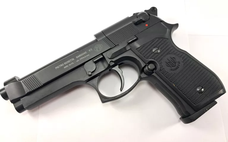 PISTOLET WIATRÓWKA PIETRO BERETTA UMAREX M92 FS CAL 4.5MM WALIZKA ZESTAW