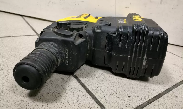 MŁOTOWIERTARKA DEWALT DW005 2 BAT ŁAD
