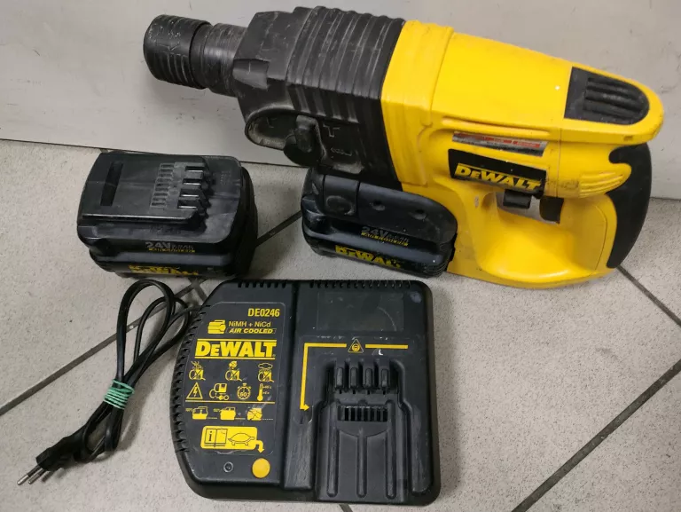 MŁOTOWIERTARKA DEWALT DW005 2 BAT ŁAD