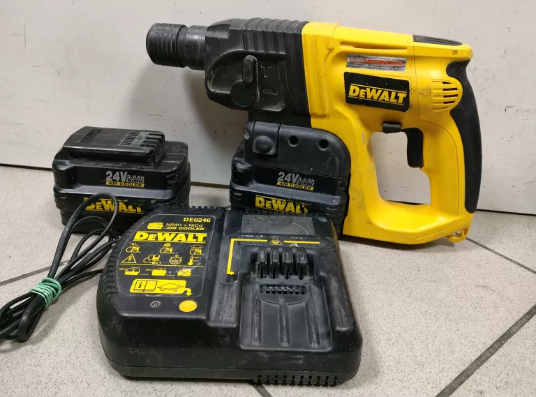 MŁOTOWIERTARKA DEWALT DW005 2 BAT ŁAD