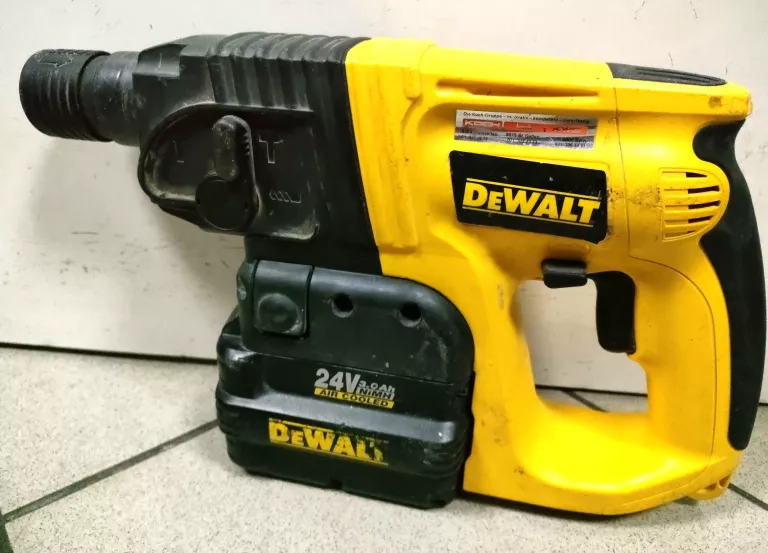 MŁOTOWIERTARKA DEWALT DW005 2 BAT ŁAD