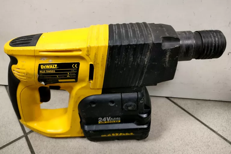 MŁOTOWIERTARKA DEWALT DW005 2 BAT ŁAD