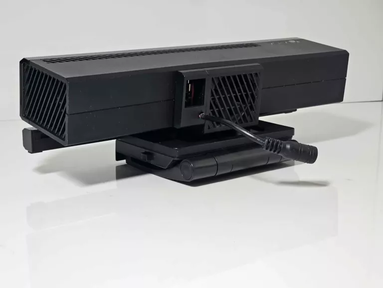 KONSOLA XBOX ONE 1 TB CZARNY + PAD + KINECT SENSOR