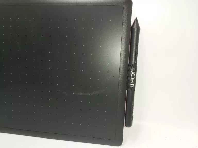 TABLET GRAFICZNY WACOM ONE S + RYSIK