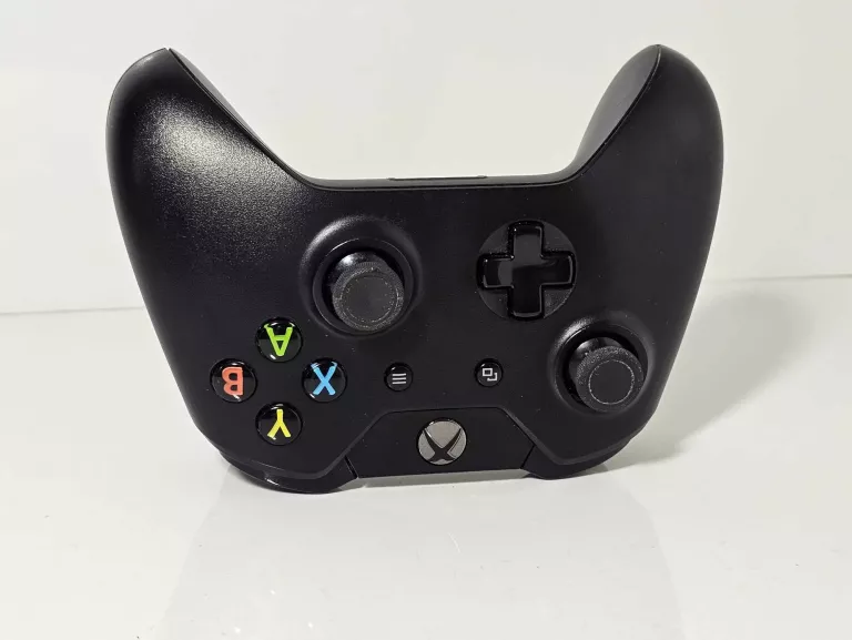 KONSOLA XBOX ONE 1 TB CZARNY + PAD + KINECT SENSOR