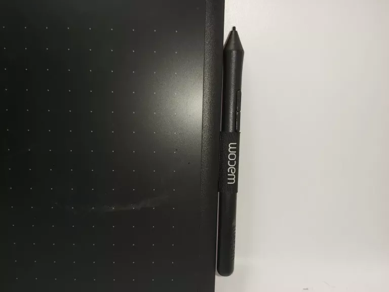TABLET GRAFICZNY WACOM ONE S + RYSIK