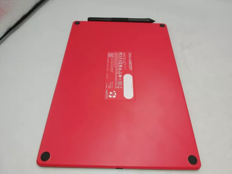 TABLET GRAFICZNY WACOM ONE S + RYSIK