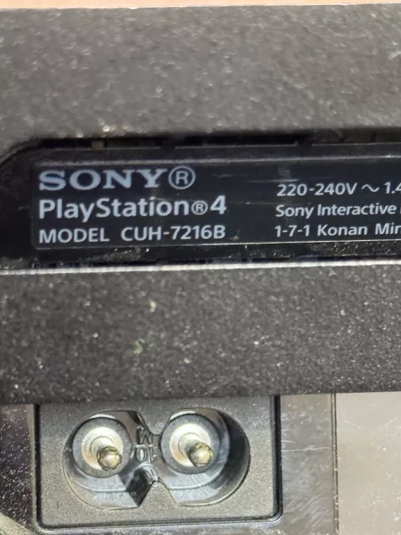 KONSOLA PS4 PRO 1TB (MODEL: CUH 7216B) /JEDEN PAD / K. ZAS. K. HDMI