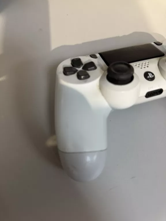 KONSOLA PS4 PRO 1TB (MODEL: CUH 7216B) /JEDEN PAD / K. ZAS. K. HDMI