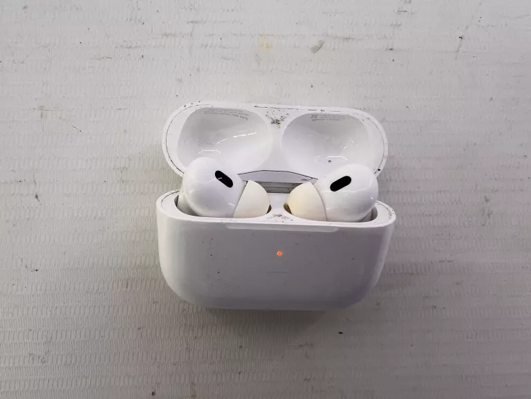 apple-sluchawki-airpods-pro-2-generacji-czerwony-dwor-24-gdansk