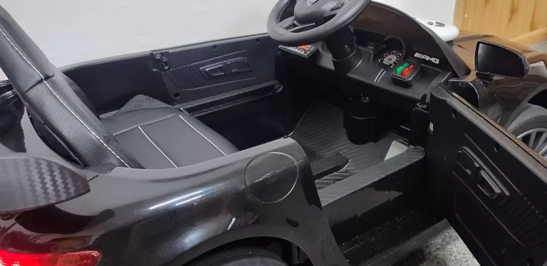 AUTO NA AKUMULATOR MERCEDES GTR-S