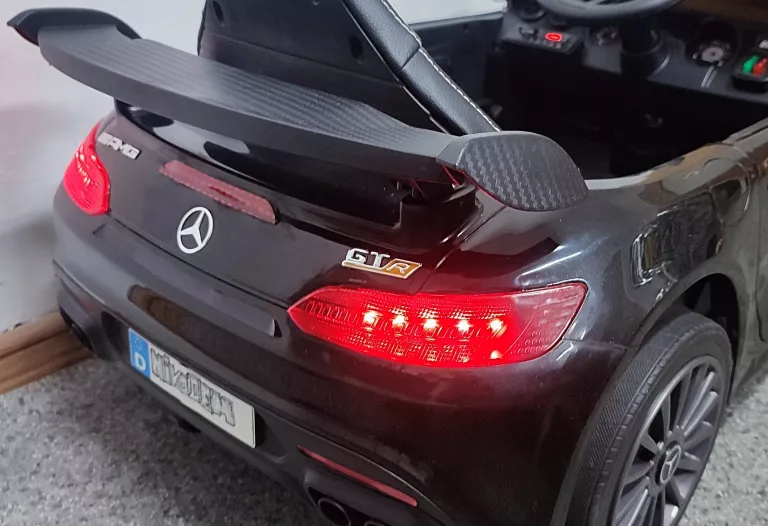 AUTO NA AKUMULATOR MERCEDES GTR-S