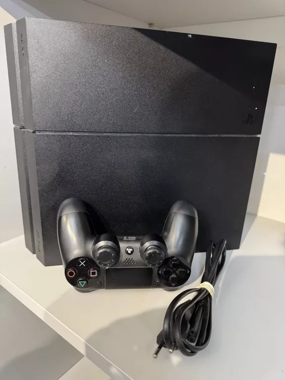 KONSOLA PS4 500GB (MODEL: CUH-1216A) + PAD + KABEL ZASILAJĄCY