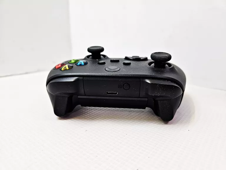 KONSOLA XBOX ONE S 1TB PAD MODEL 1681 KABEL ZASILAJĄCY KABEL USB BRAK WIFI