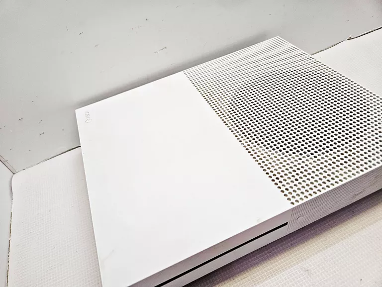 KONSOLA XBOX ONE S 1TB PAD MODEL 1681 KABEL ZASILAJĄCY KABEL USB BRAK WIFI
