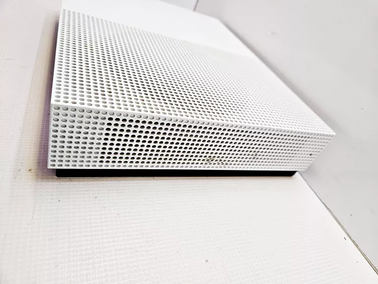 KONSOLA XBOX ONE S 1TB PAD MODEL 1681 KABEL ZASILAJĄCY KABEL USB BRAK WIFI