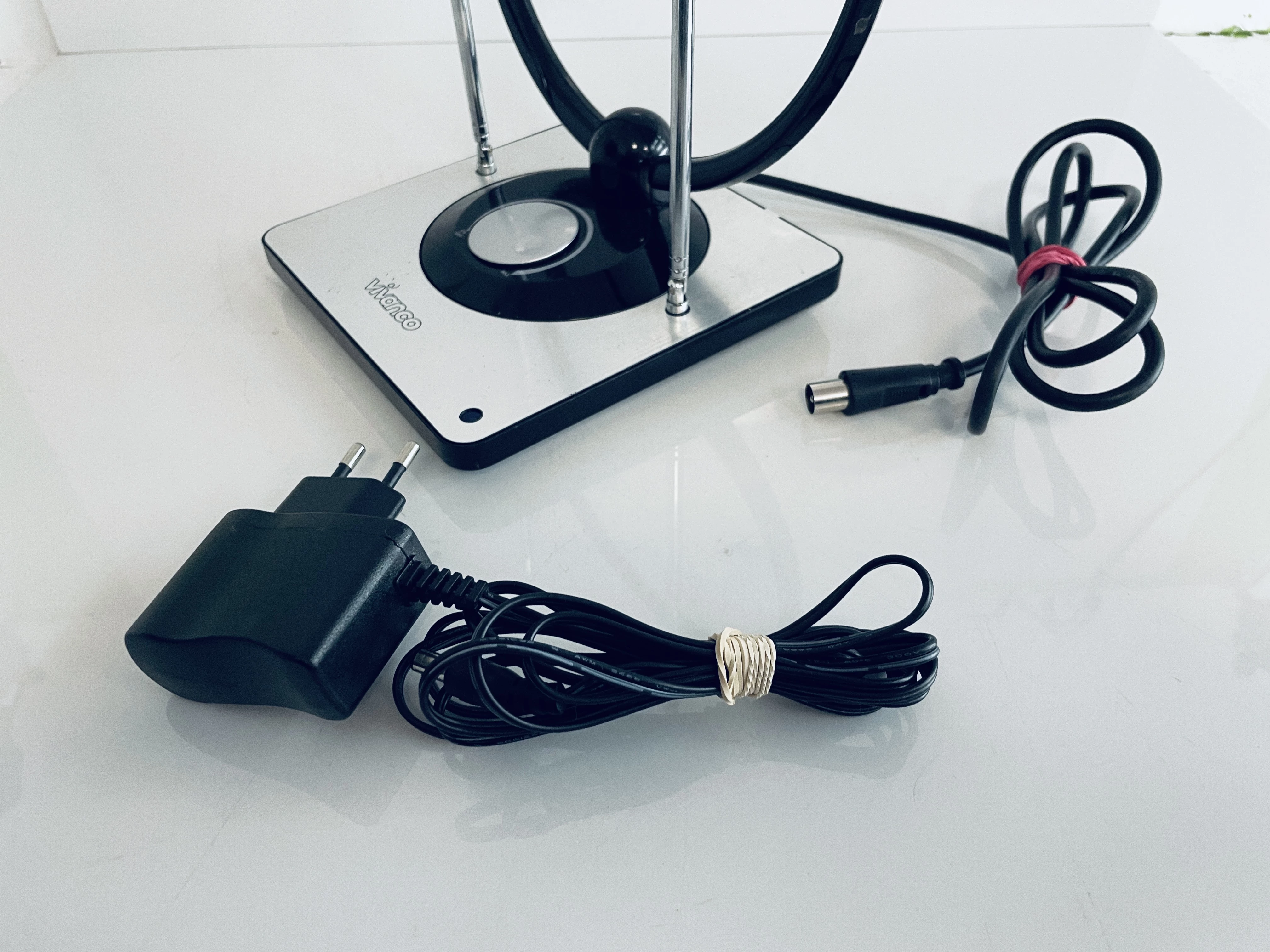 antena-pokojowa-analogowo-cyfrowa-vivanco-tva-302-model-tva-302