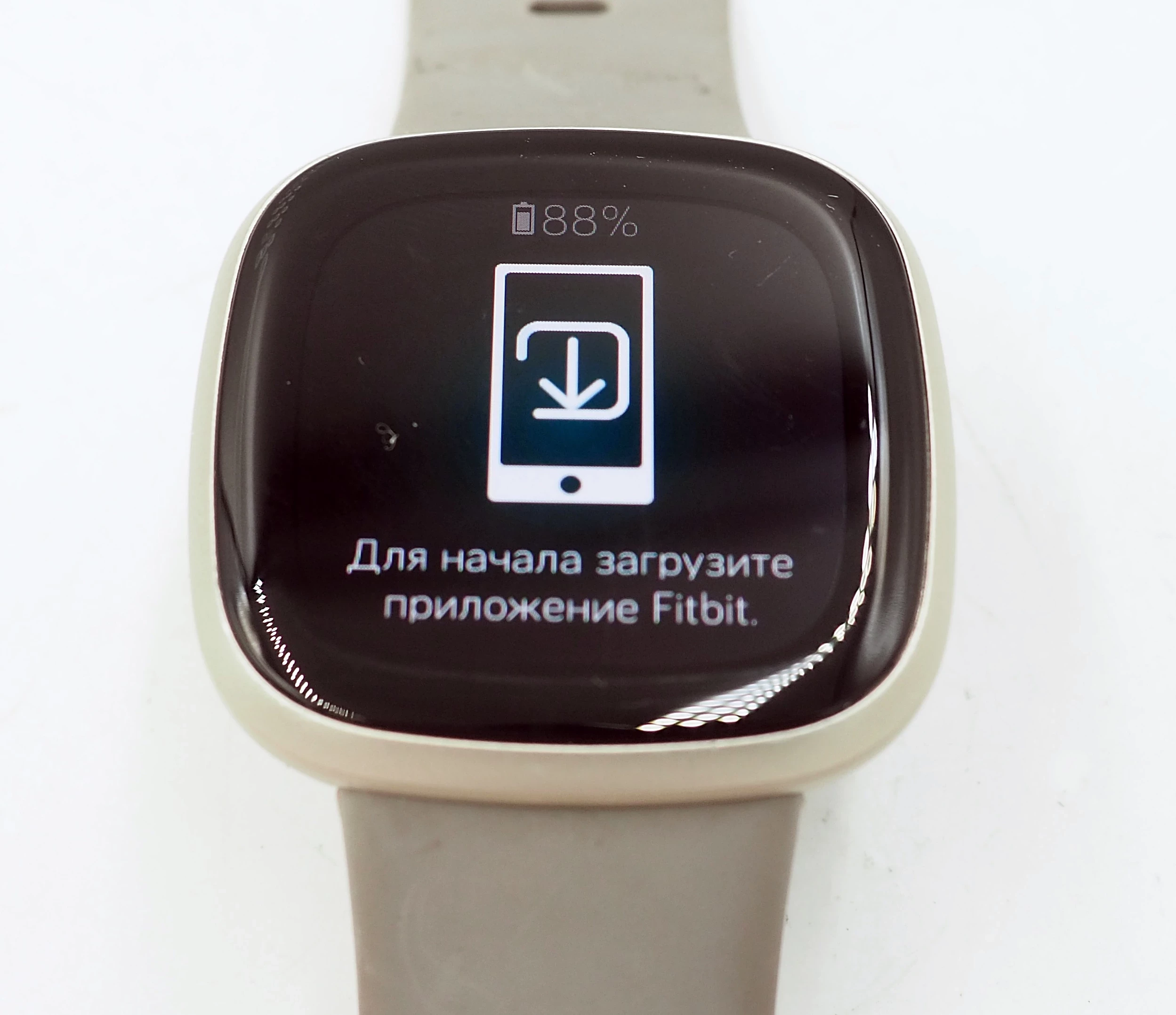 smartwatch-fitbit-google-versa-4-zloty-szary-ladowarka-stan-11323-2
