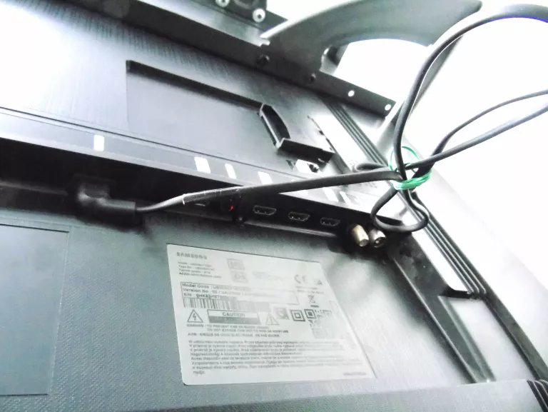 telewizor-samsung-ue50au7192u-pilot-format-hd-129294-1