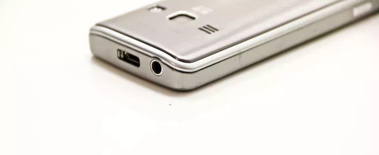 TELEFON SAMSUNG GT-S5610