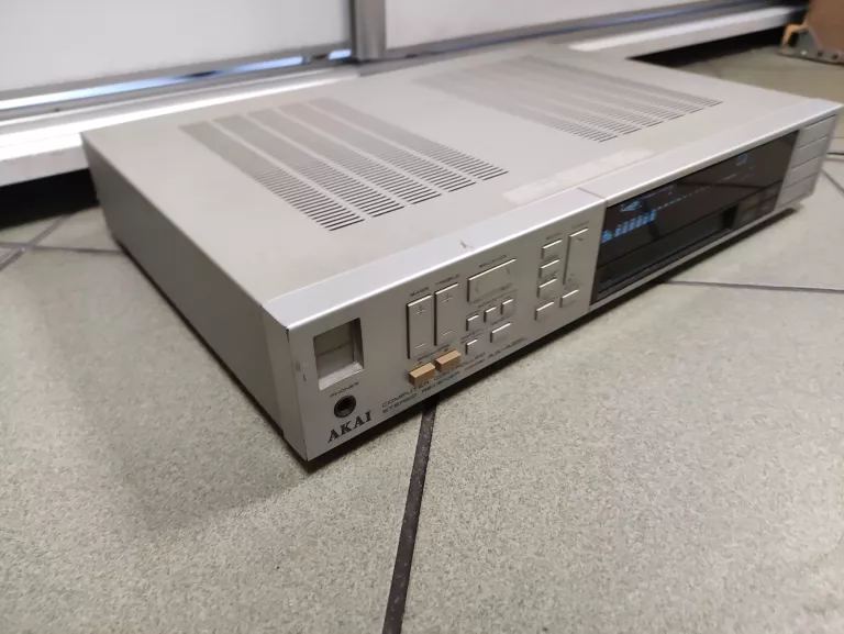 AMPLITUNER AKAI AA-A25L