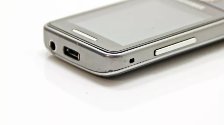 TELEFON SAMSUNG GT-S5610