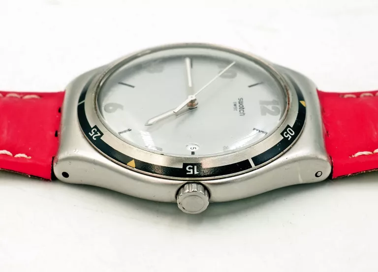 ZEGAREK SWATCH IRONY BIG CLASSIC ASPHALTISE Z CZERWONYM PASKIEM