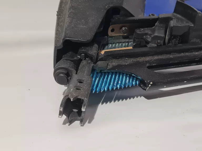 GWOŹDZIARKA GAZOWA RAWLPLUG R-WW90II ZESTAW Z KUFREM