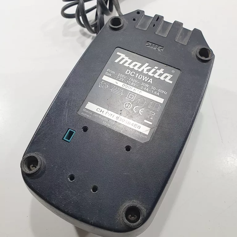 ŁADOWARKA DO AKUMULATORÓW MAKITA DC10WA