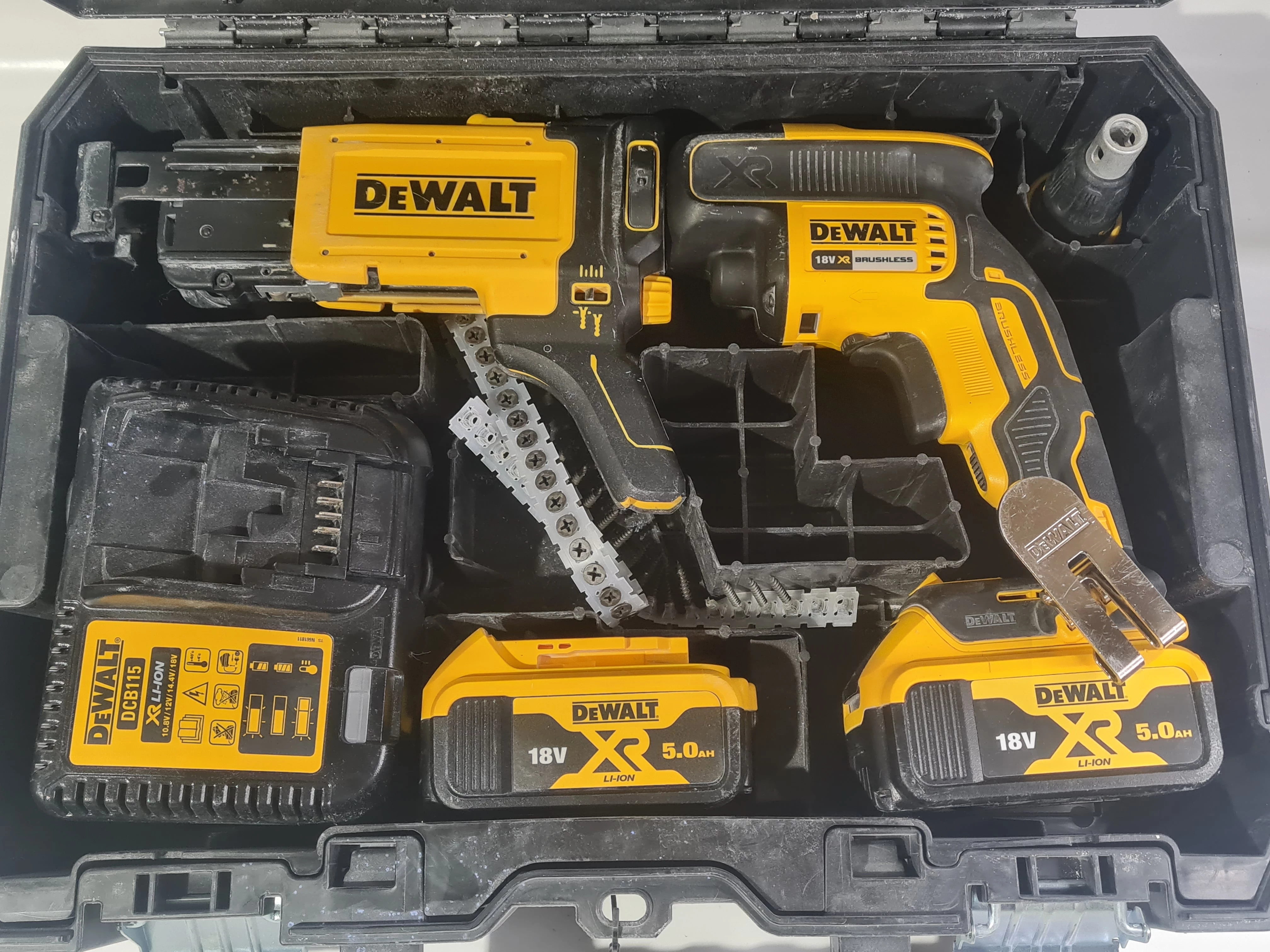 dewalt-wkretarka-do-plyt-g-k-dcf620-18v-magazynek-dcf6202-zestaw-z-aku-daszynskiego-20-wyszkow
