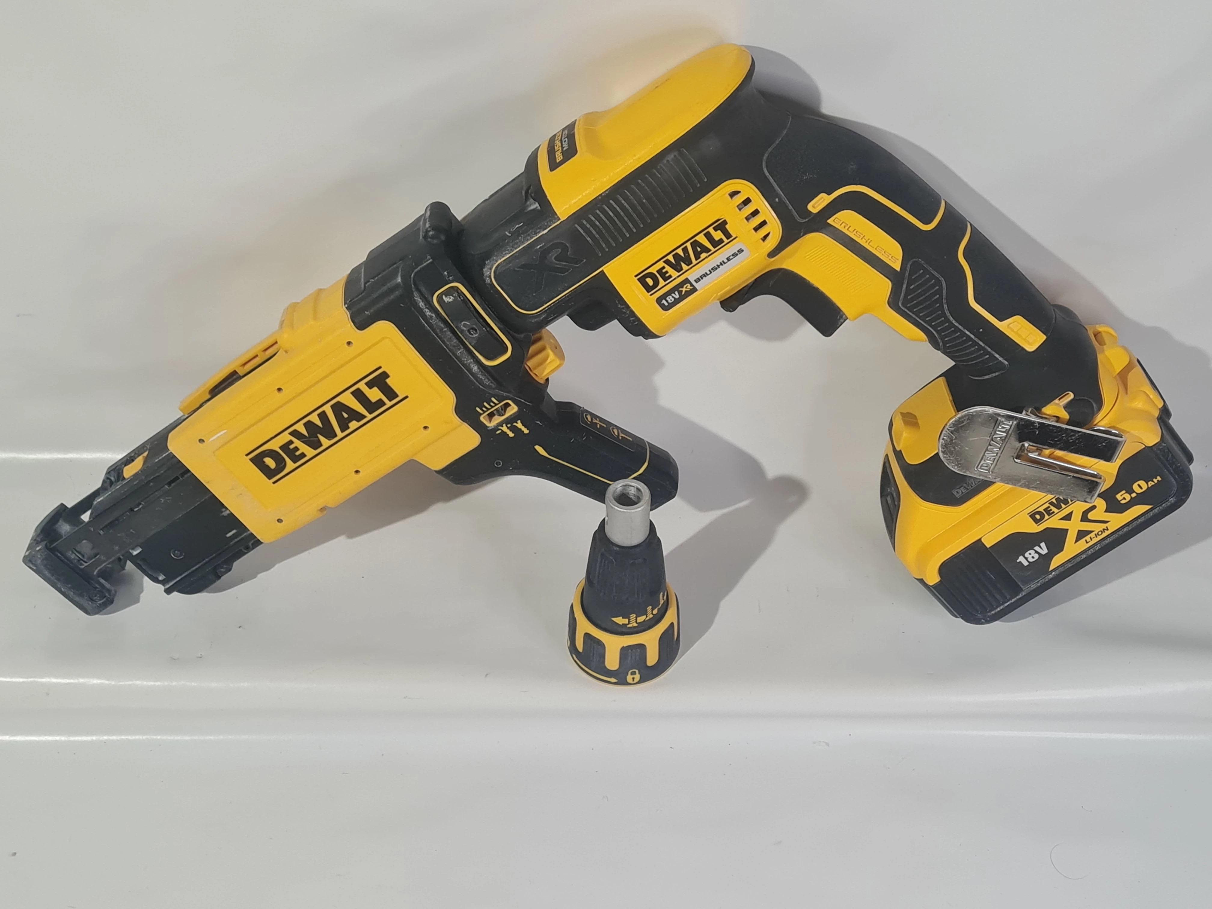 dewalt-wkretarka-do-plyt-g-k-dcf620-18v-magazynek-dcf6202-zestaw-z-aku-marka-127509-483657