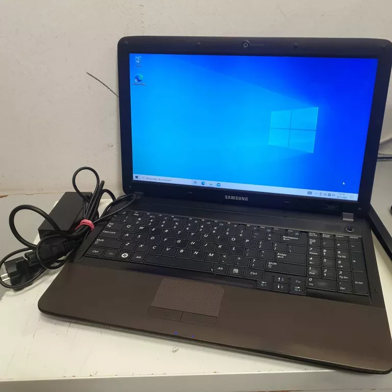 LAPTOP SAMSUNG R540 15 " INTEL I5 4 GB / 256 GB / WIN10 OPIS