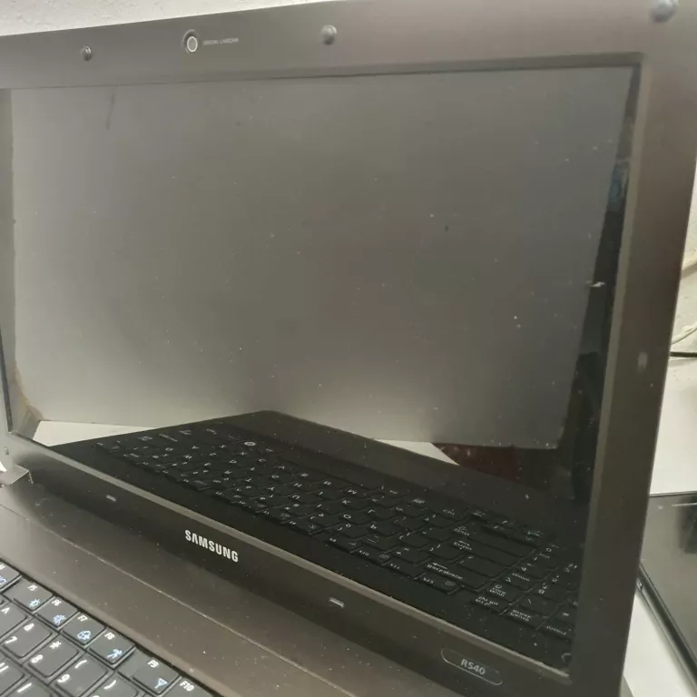 LAPTOP SAMSUNG R540 15 " INTEL I5 4 GB / 256 GB / WIN10 OPIS