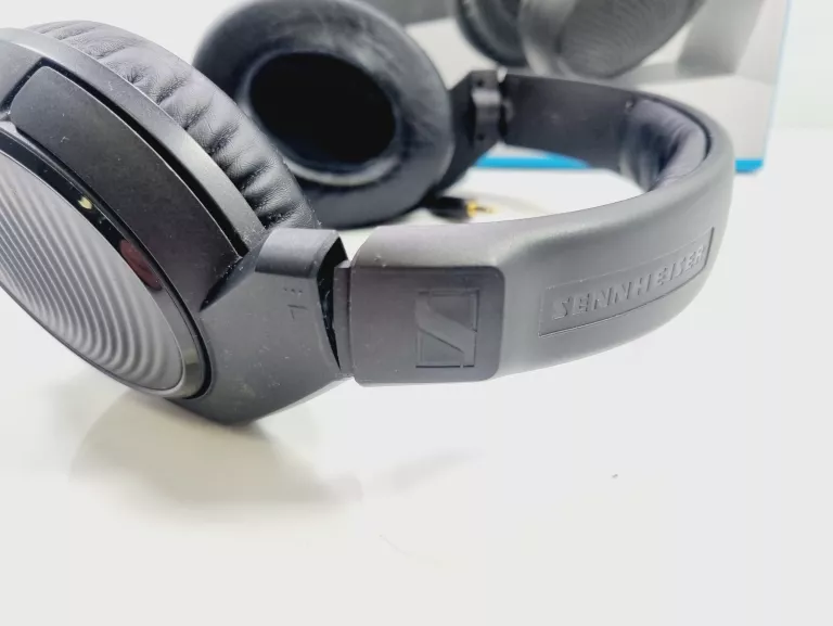 SŁUCHAWKI SENNHEISER HD 200 PRO #OPIS