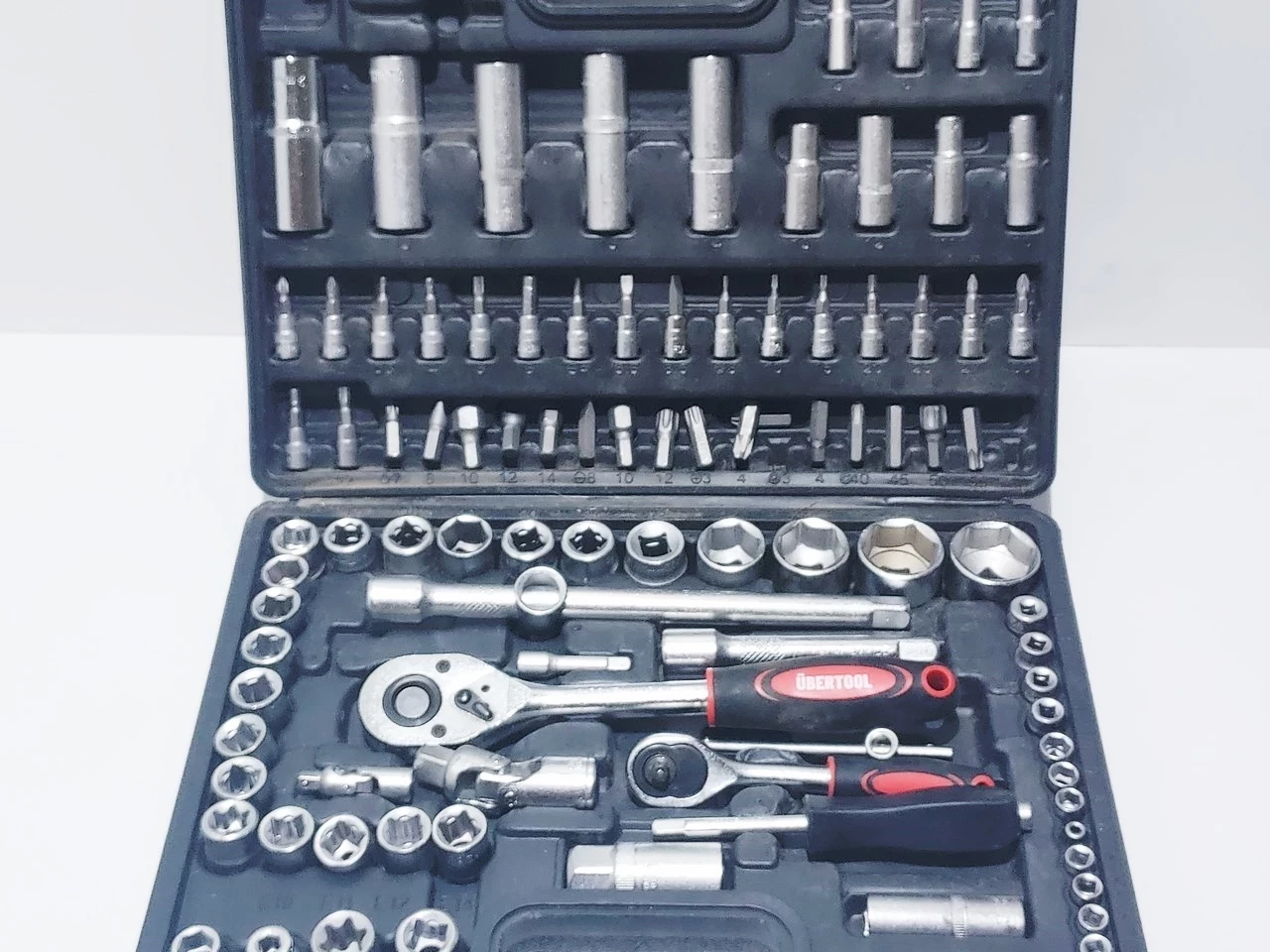 zestaw-kluczy-nasadowych-ubertool-walizka-product-id-04ed3957-9183-4b76-aeab-643cdcf30777
