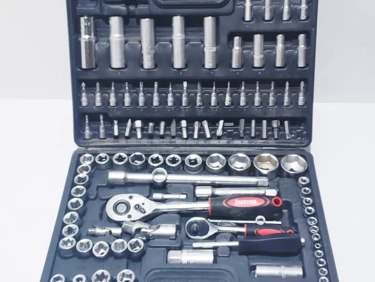 zestaw-kluczy-nasadowych-ubertool-walizka-product-id-04ed3957-9183-4b76-aeab-643cdcf30777