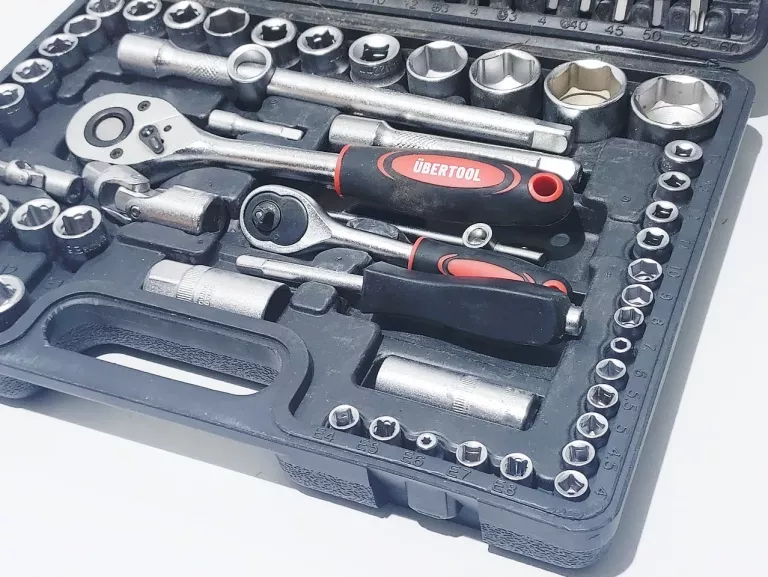 zestaw-kluczy-nasadowych-ubertool-walizka-kod-producenta-5907589361889