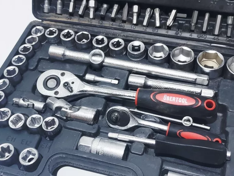 zestaw-kluczy-nasadowych-ubertool-walizka-rodzaj-klucza-15792-2