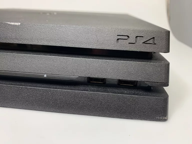 KONSOLA PS4 PRO 1TB CUH-7116B