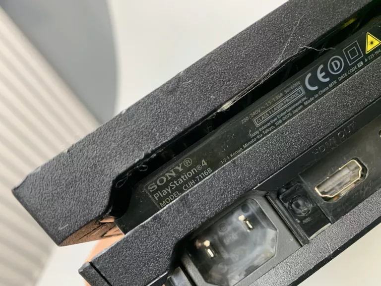 KONSOLA PS4 PRO 1TB CUH-7116B