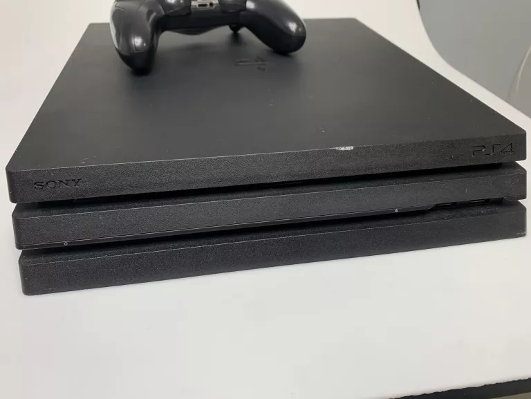 KONSOLA PS4 PRO 1TB CUH-7116B