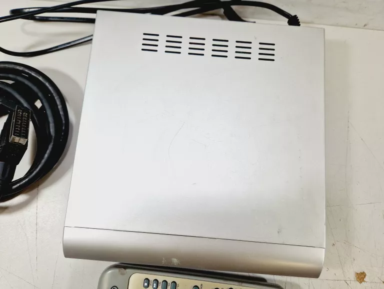 ODTWARZACZ DVD ELTA 8917DVD + KABEL SCART + PILOT | ELTA 8917 DVD