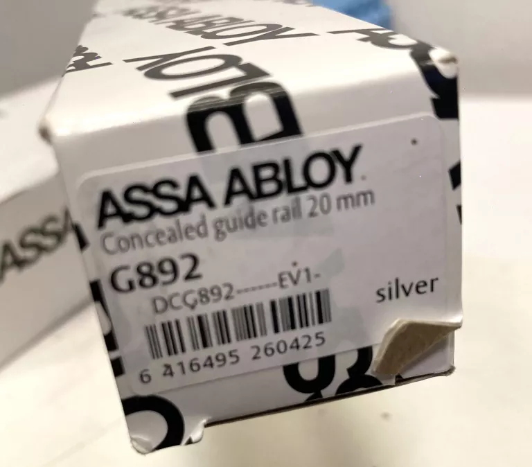 SAMOZAMYKACZ UKRYTY ASSA ABLOY DC840 WPUSZCZANY W DRZWI