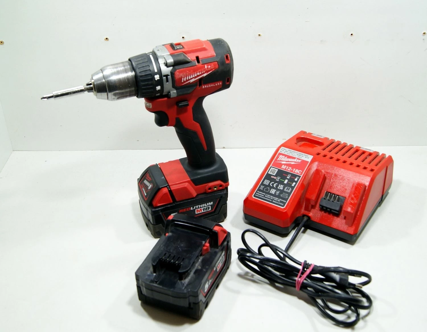 wkretarka-milwaukee-m18-cblpd-aku-x2-ladowarka-ean-gtin-4058546225032