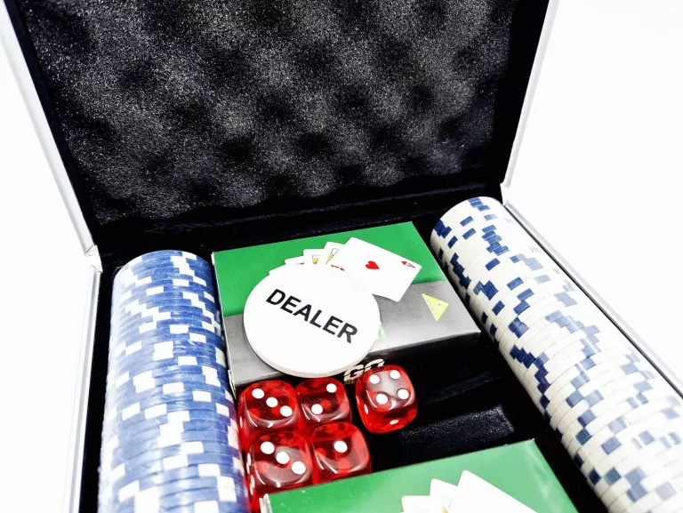 GOACTIVE ZESTAW DO POKERA W WALIZCE POKER GRA