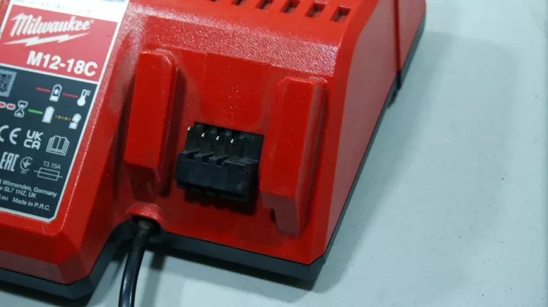 wkretarka-milwaukee-m18-cblpd-aku-x2-ladowarka-napiecie-v-128551-6