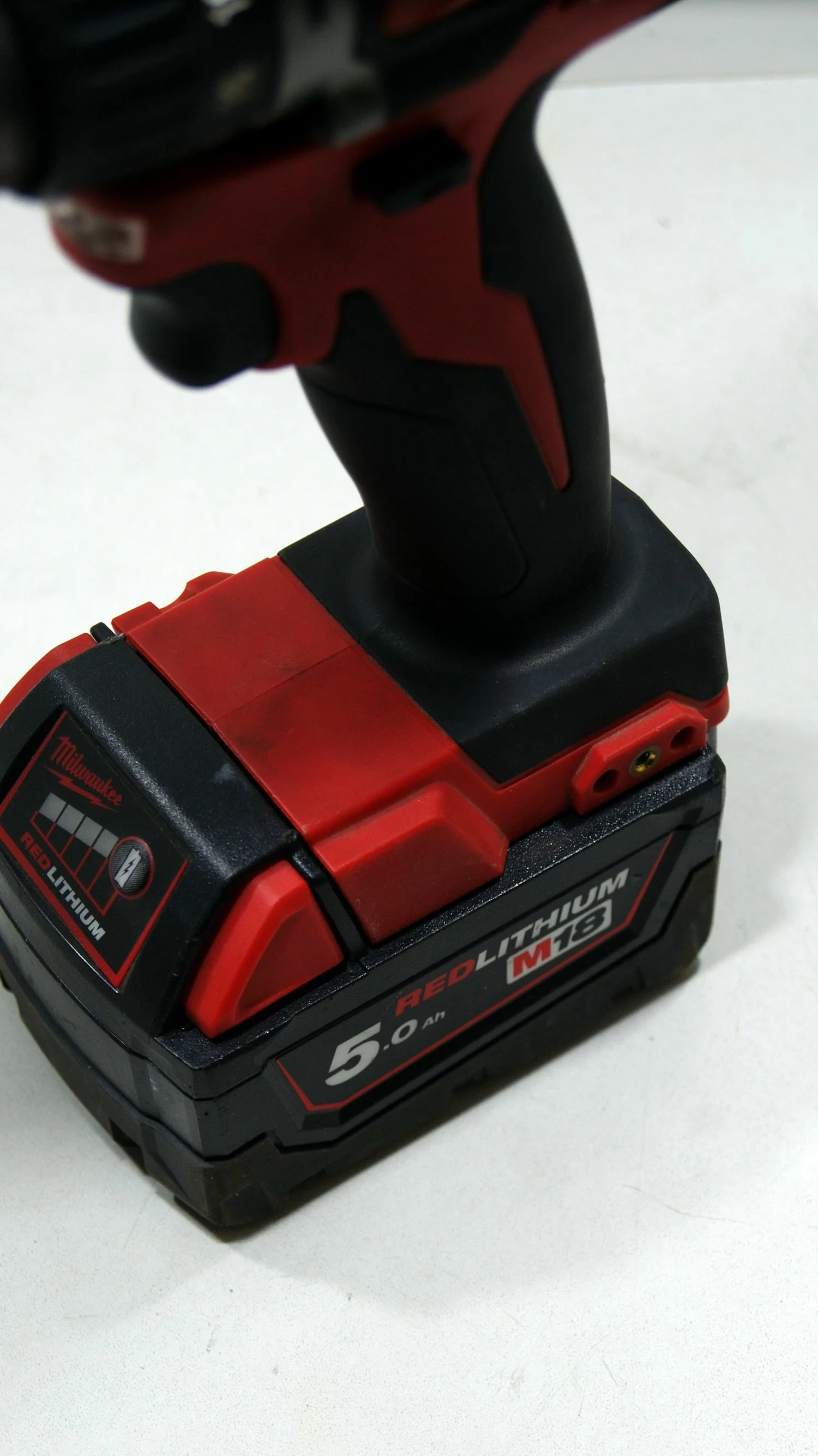 wkretarka-milwaukee-m18-cblpd-aku-x2-ladowarka-pojemnosc-akumulatora-5