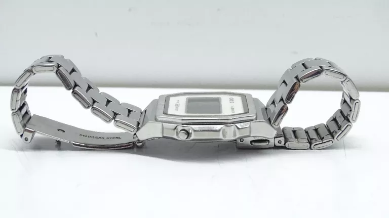 ZEGAREK VINTAGE CYFROWY CASIO A1000D-7EF