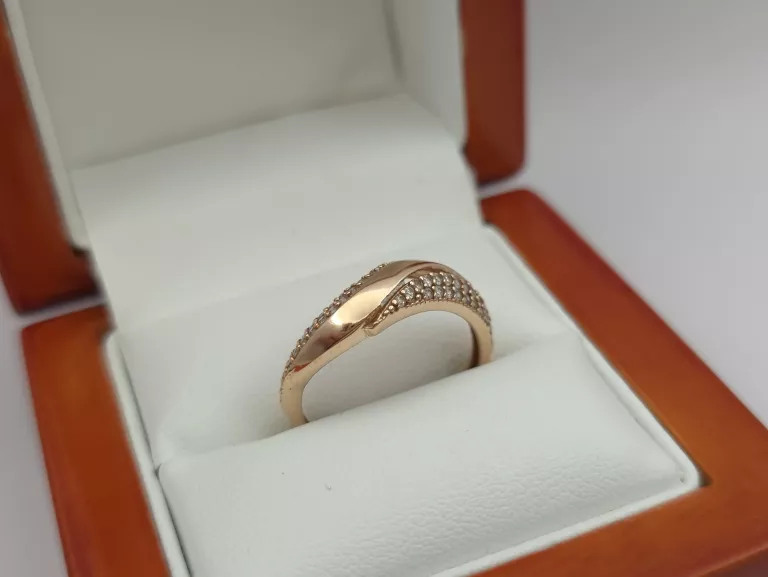ZŁOTY PIERŚCIONEK - 585 14K R.14 1,95G