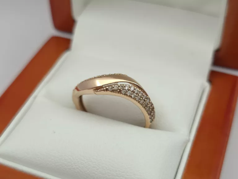 ZŁOTY PIERŚCIONEK - 585 14K R.14 1,95G